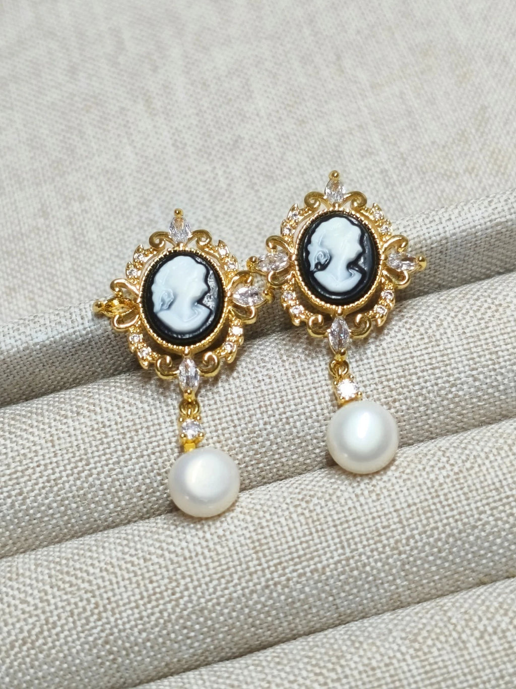 Vintage Cameo Portrait Pearl Jewelry Set, 14K Gold Plated Hypoallergenic Freshwater Pearl Necklace Dangle Earrings Women Formal Jewelry