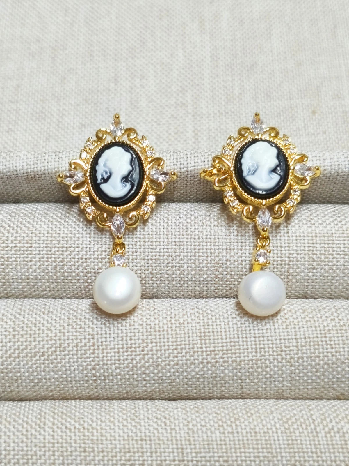 Vintage Cameo Portrait Pearl Jewelry Set, 14K Gold Plated Hypoallergenic Freshwater Pearl Necklace Dangle Earrings Women Formal Jewelry